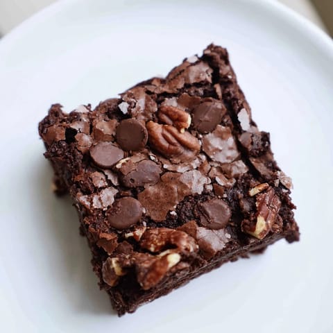 Freshly baked brownies, featuring a rich, dark chocolate color, perfect for dessert enjoyment.